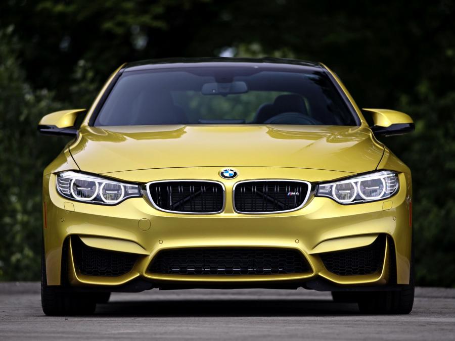  BMW M4 Coupe 2015 года  (US) (фото 2 из 16)